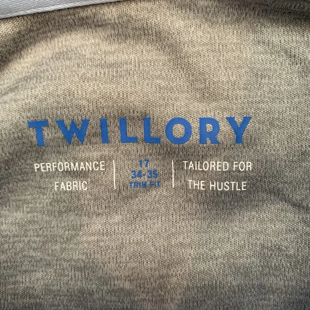 Twillory Mens Blue Performance Athletic button long sleeve 17/34-35 small tear - Picture 3 of 9